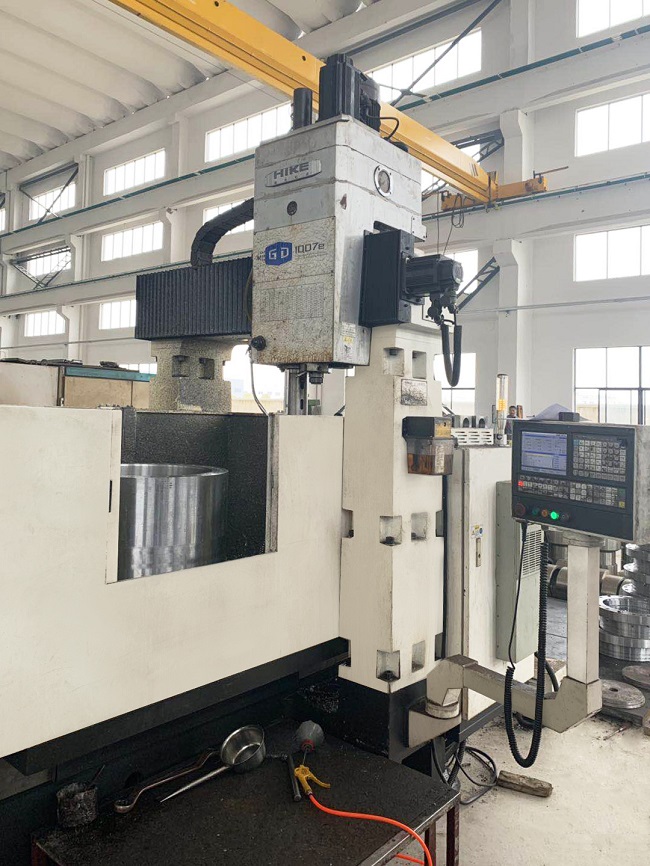 Vertical machining center